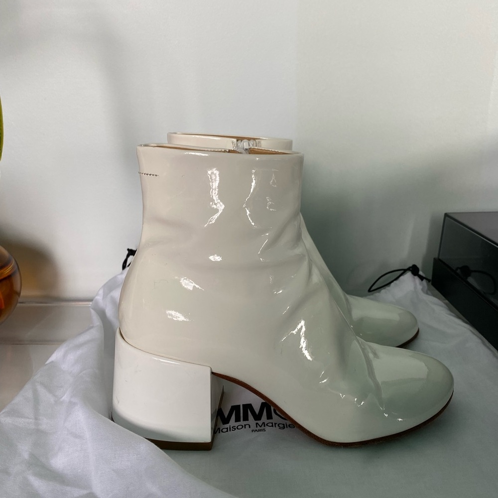 MM6 MAISON MARGIELA PATENT WHITE BOOTS